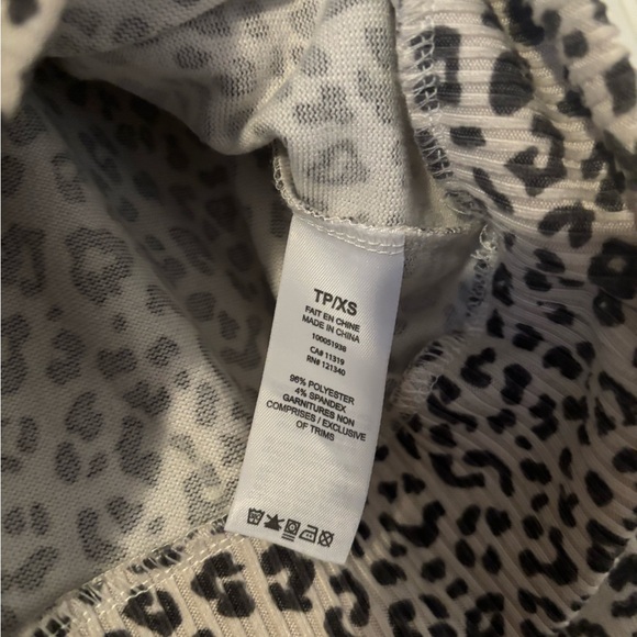 2/$20 Nue Garage Woman’s XS Leopard Print Top - Picture 6 of 9